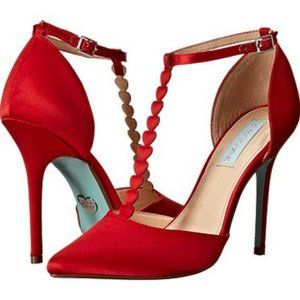 Blue by Betsey Johnson Cece Sweetheart Heels in Red, Size 9